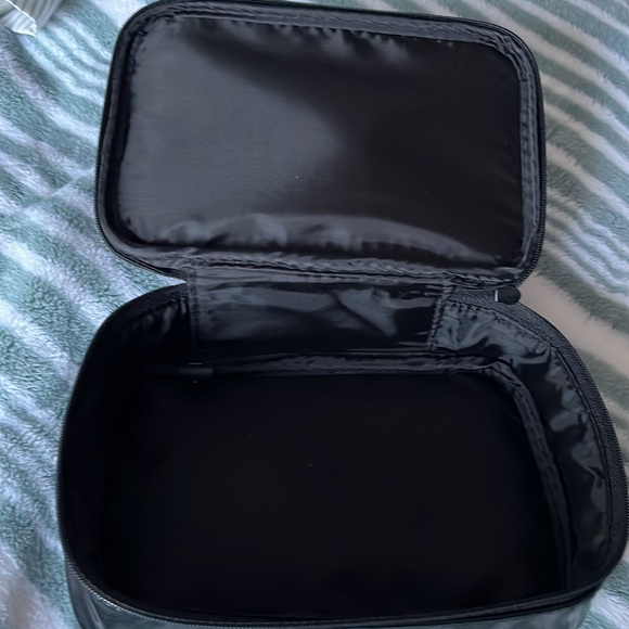 Benefit Make up Bag - NEW - Picture 3 of 6